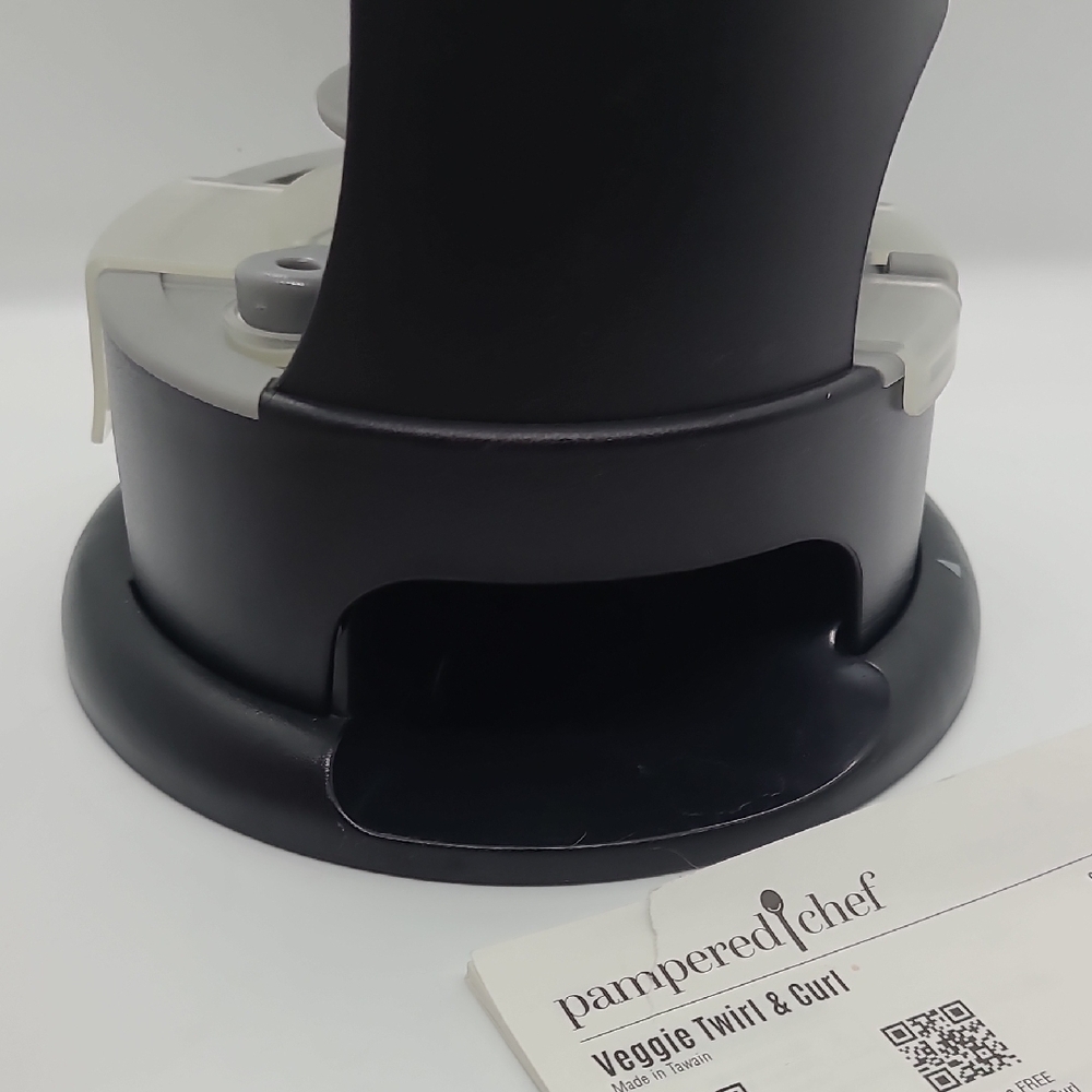 Pampered Chef Veggie Twirl & Curl / Spiralizer - Picture 13 of 16